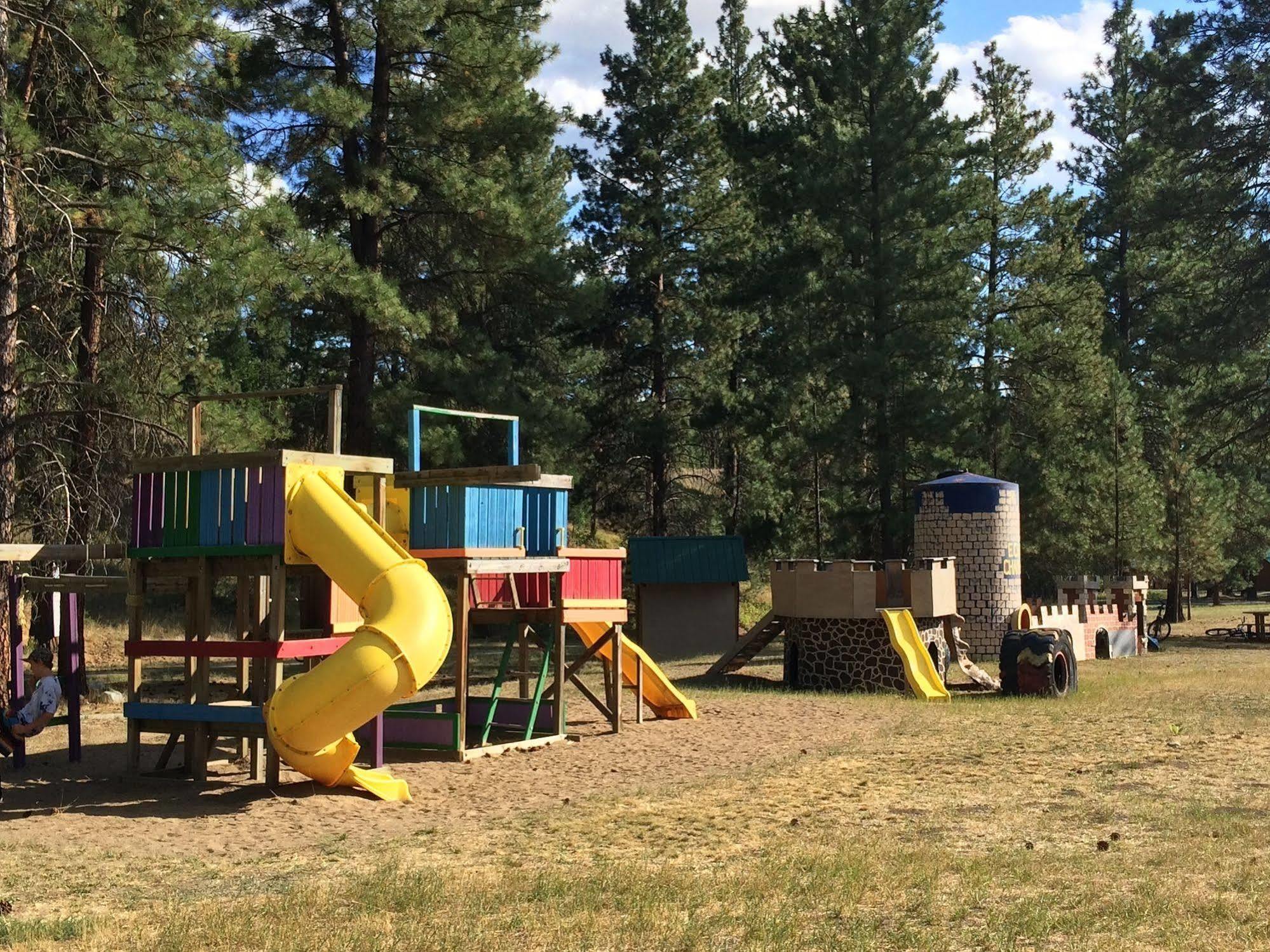 Rainbow Lake Castle Resort プリンストン エクステリア 写真