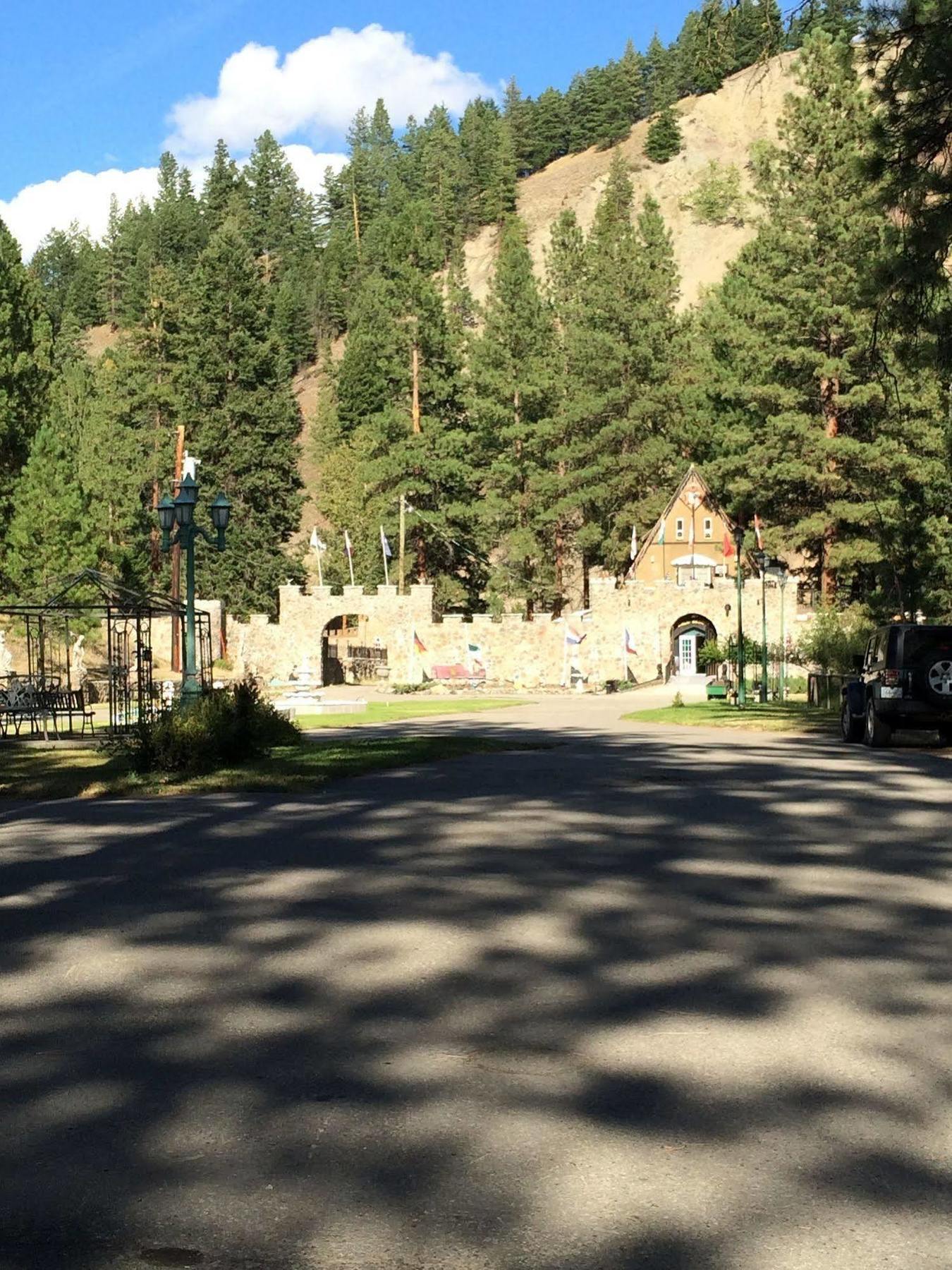 Rainbow Lake Castle Resort プリンストン エクステリア 写真